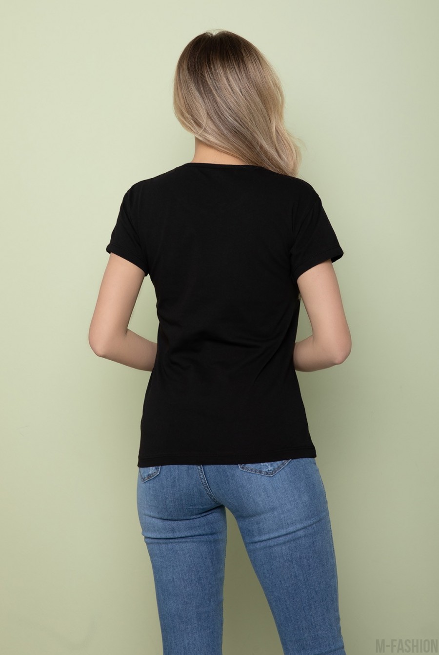 Черная трикотажная футболка с цветным принтом- Фото 3