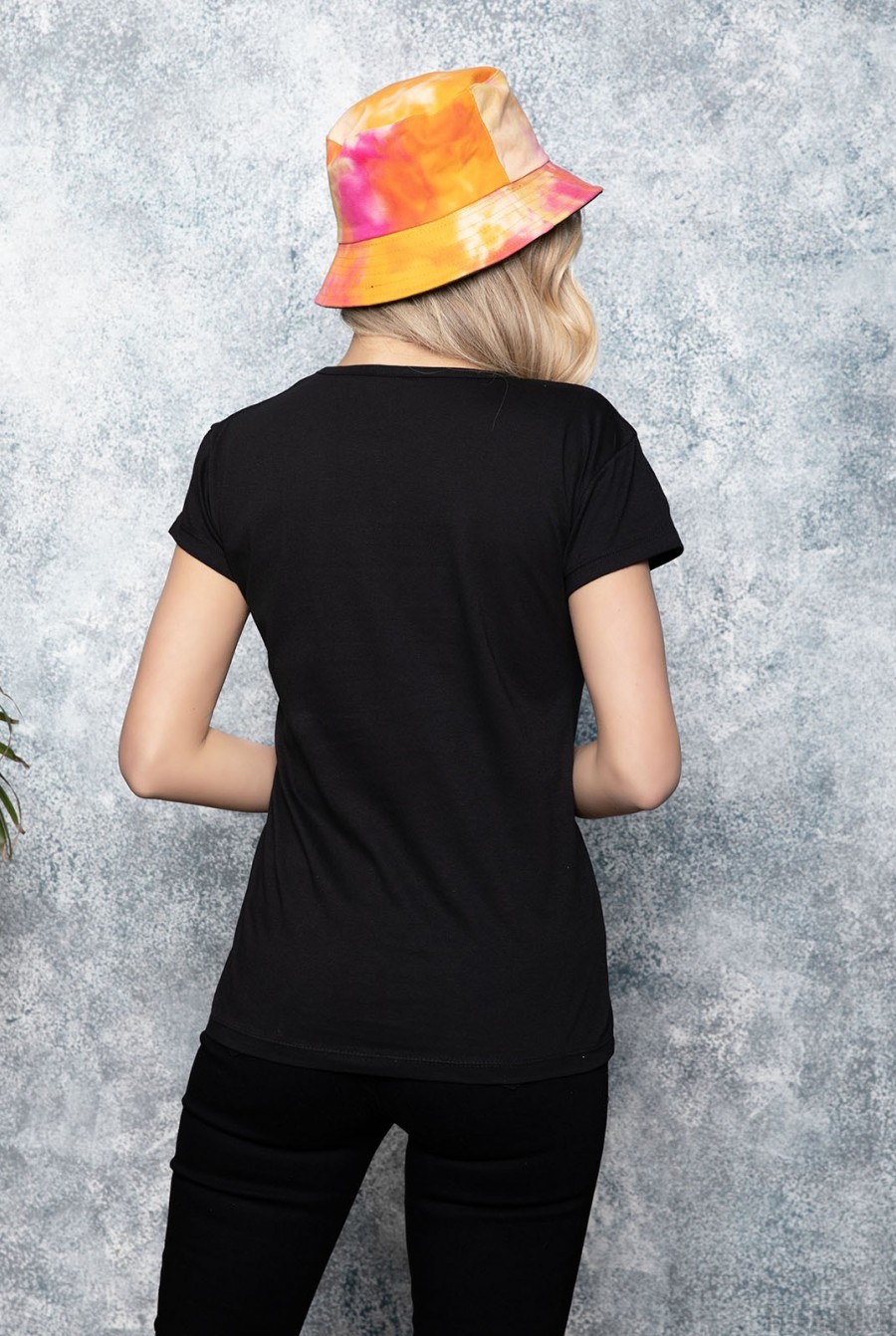 Черная трикотажная футболка с ярким принтом- Фото 3