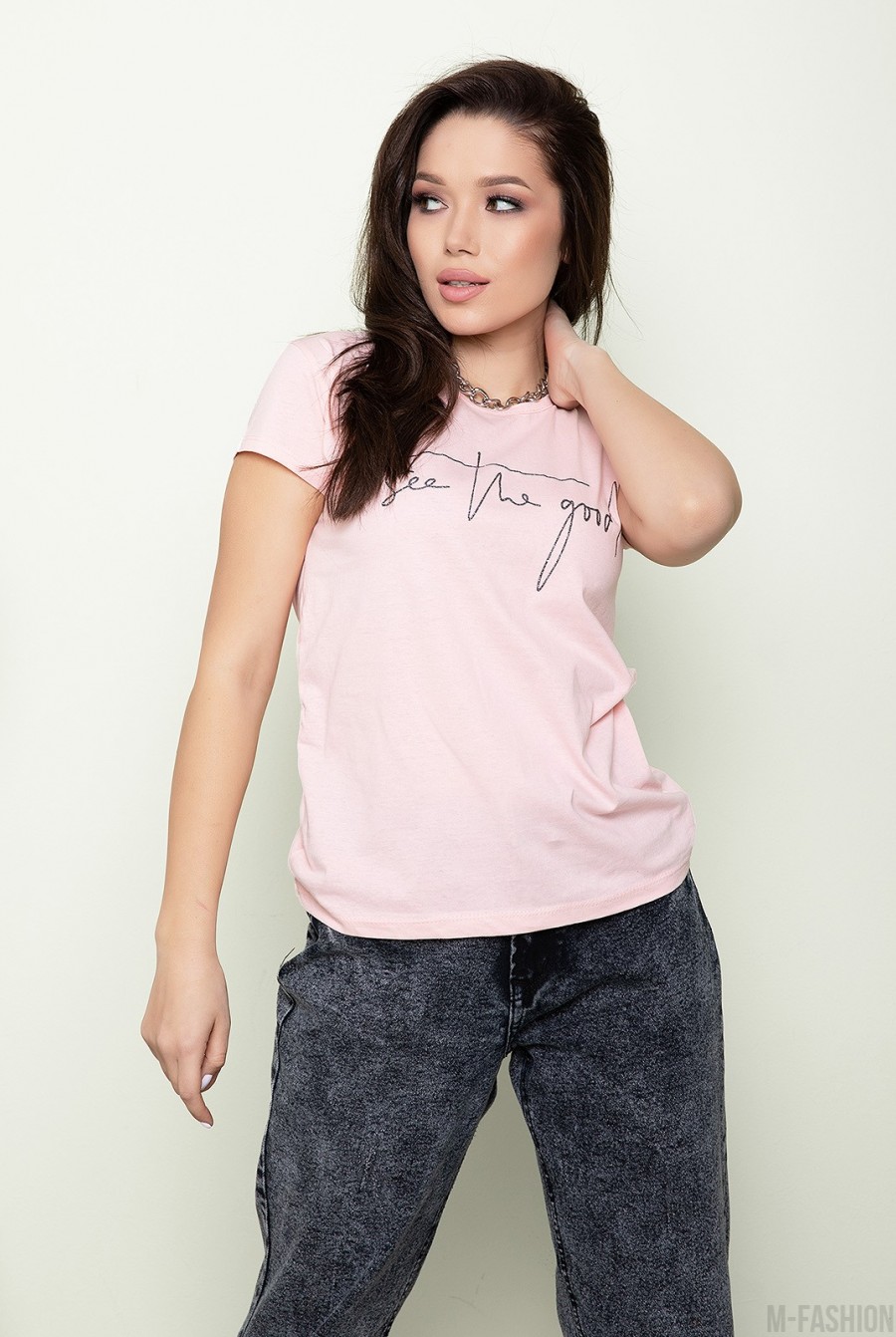 Розовая футболка из трикотажа с надписью - Фото 1