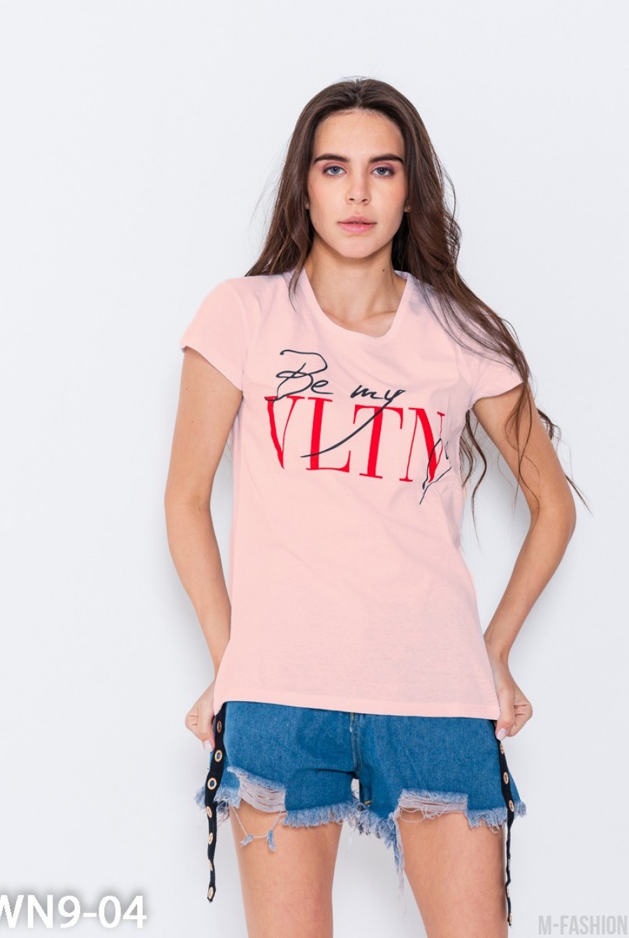 Розовая летняя футболка с надписями- Фото 3