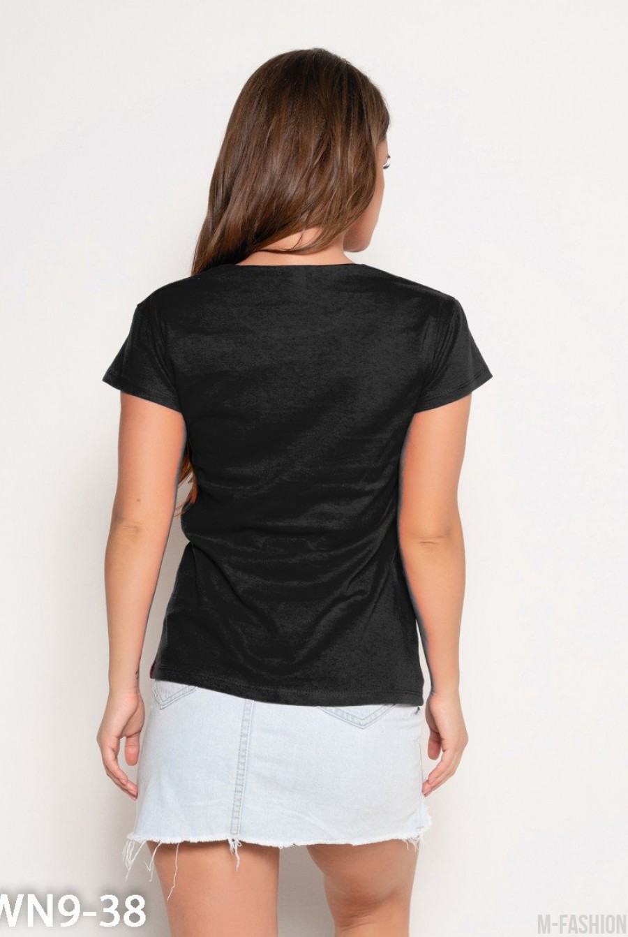 Черная коттоновая футболка с молодежным принтом- Фото 3