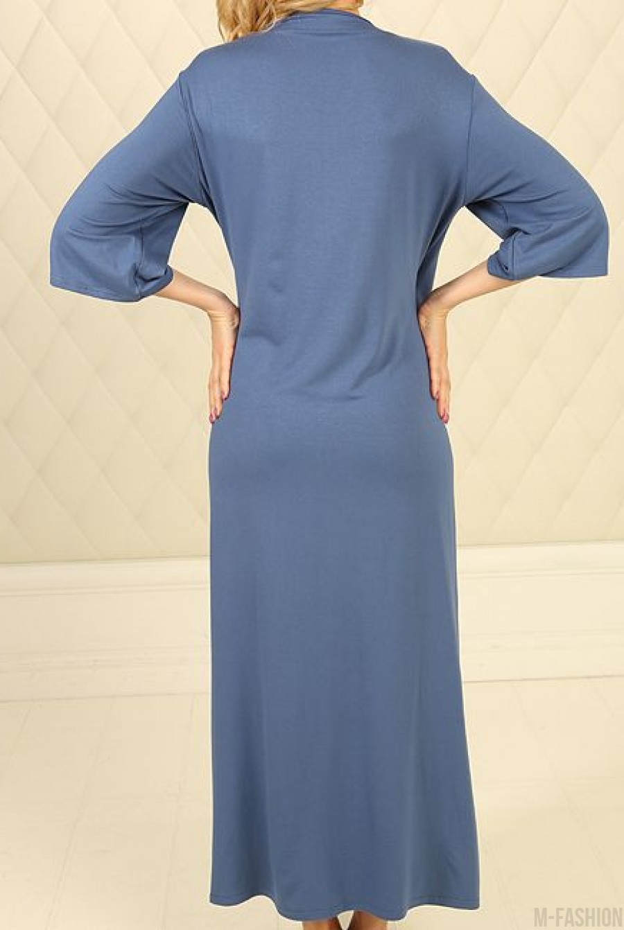 Светло-синий длинный халат с кружевом- Фото 3