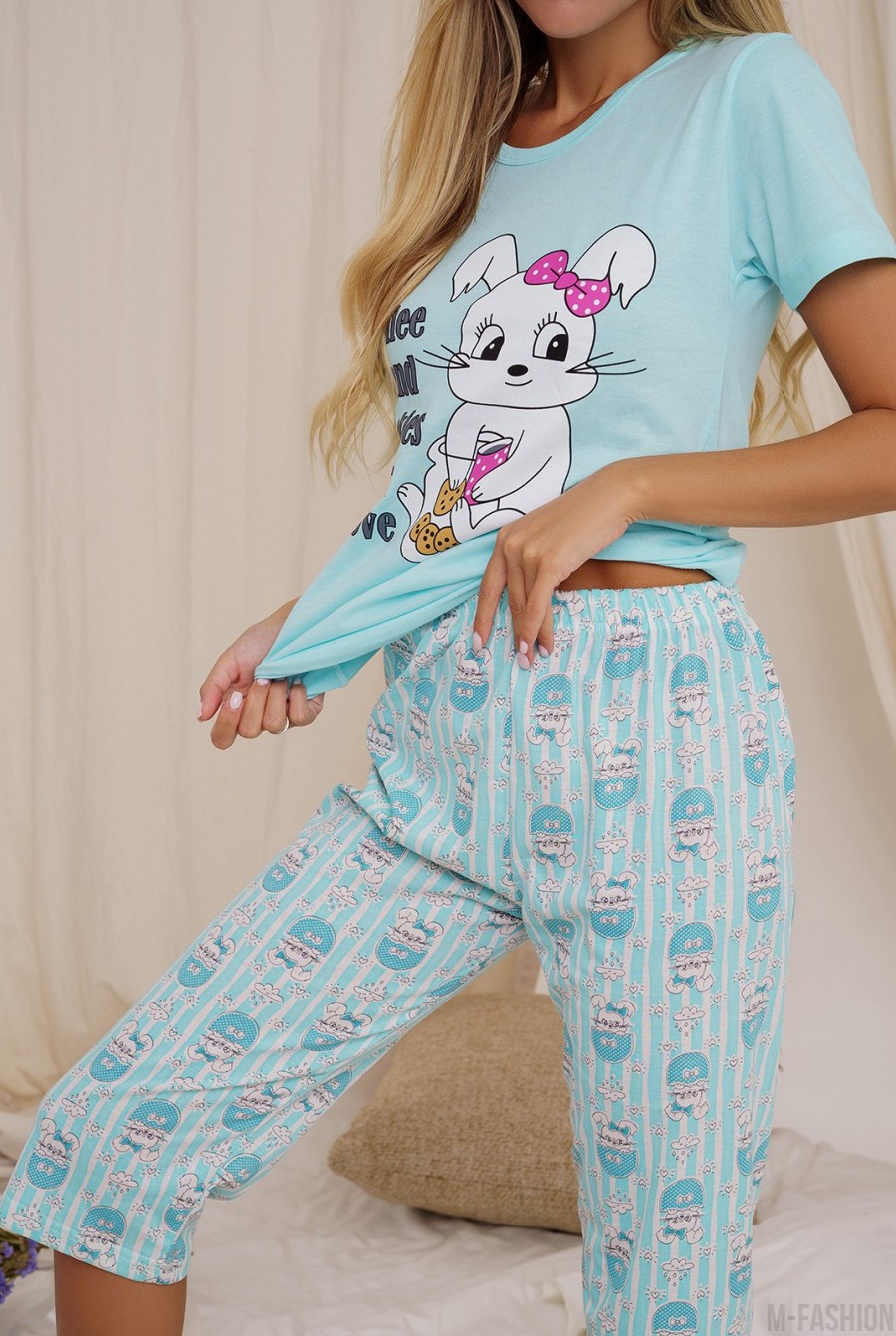 Голубая трикотажная пижама с зайчиками- Фото 4