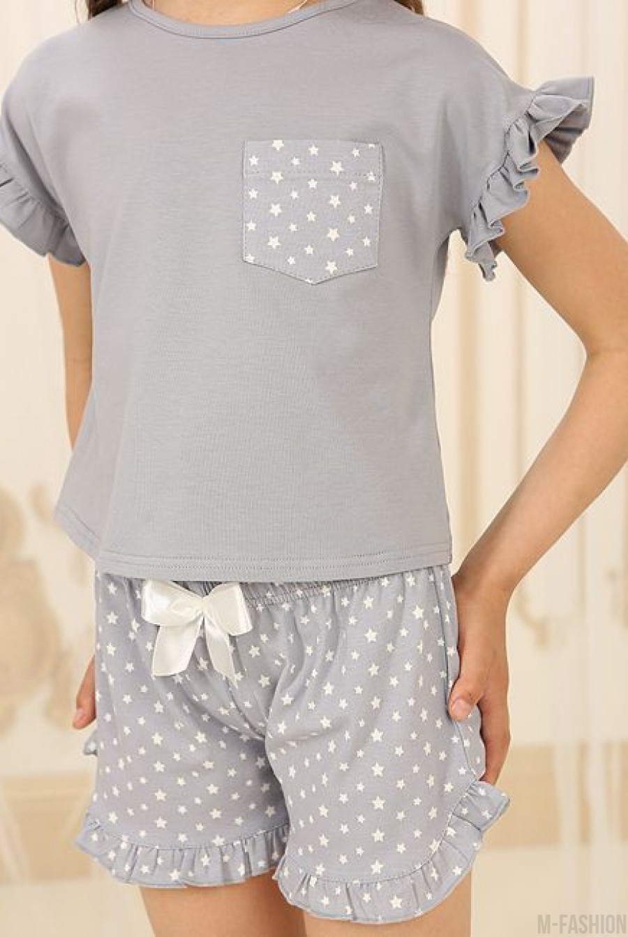 Серая пижама с короткими шортами и рюшами- Фото 6