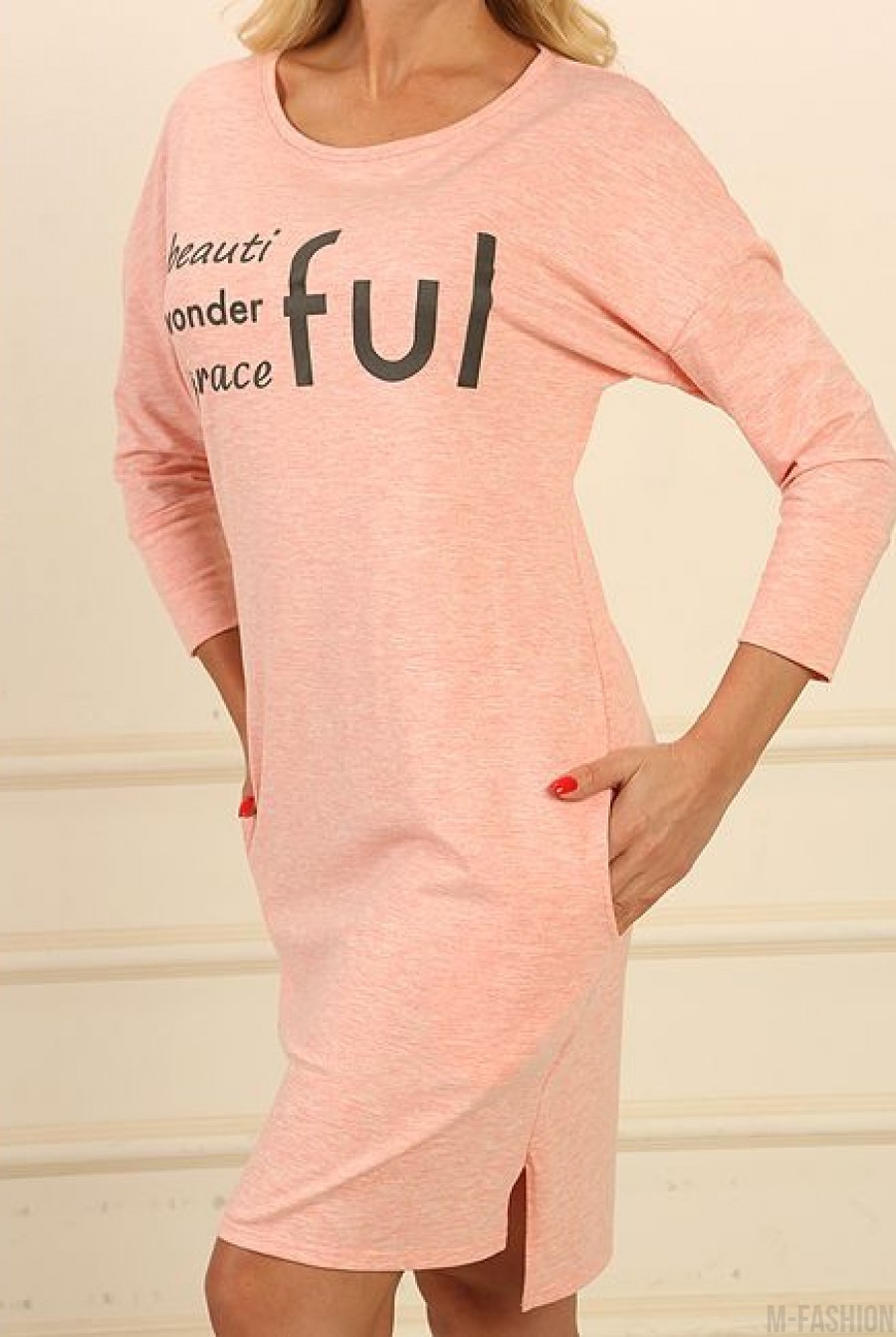 Розовая трикотажная ночная рубашка с принтом- Фото 2