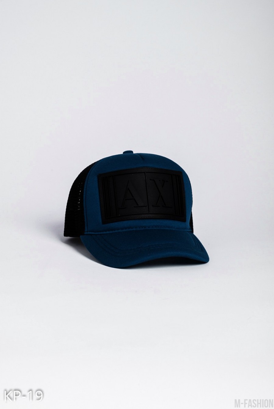 Синяя кепка с черной фактурной нашивкой и сеткой на затылке - Фото 1