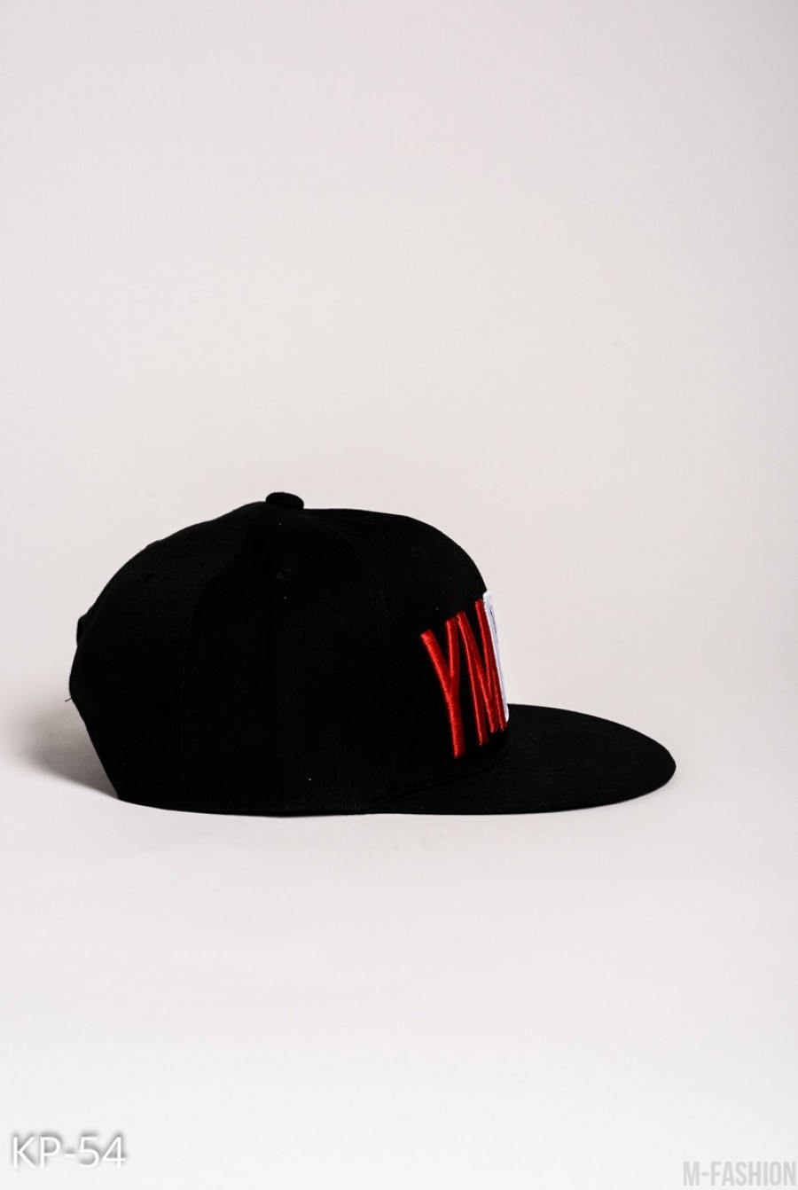 Черная кепка с красно-бело-синей вышивкой YMCMB- Фото 2