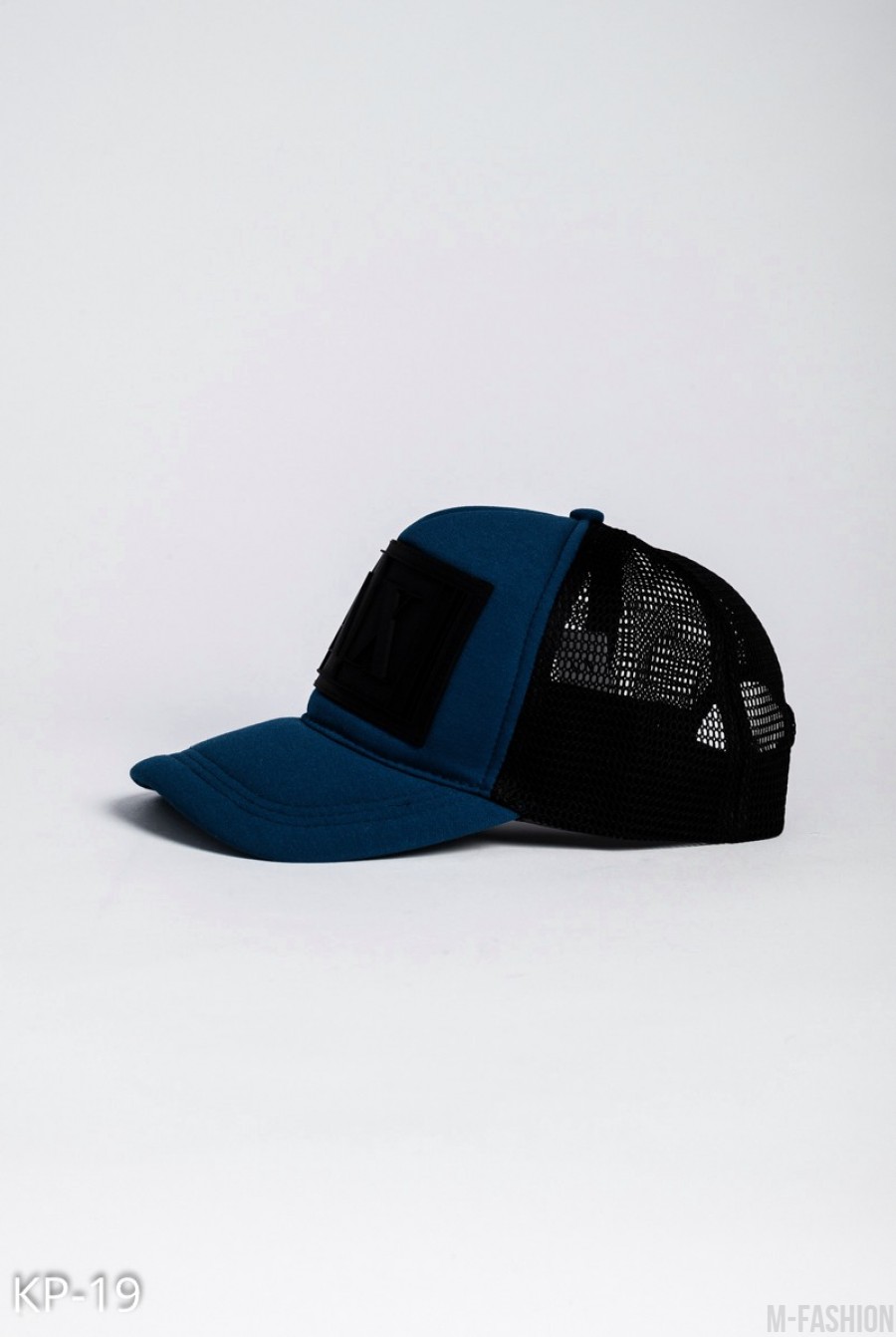 Синяя кепка с черной фактурной нашивкой и сеткой на затылке- Фото 2