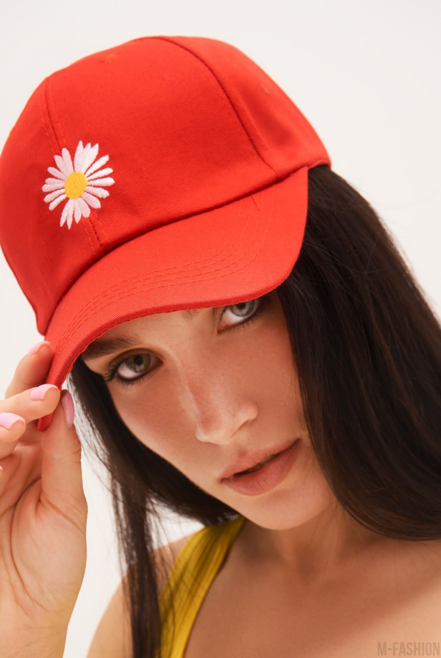 Красная хлопковая кепка с цветочной вышивкой - Фото 1