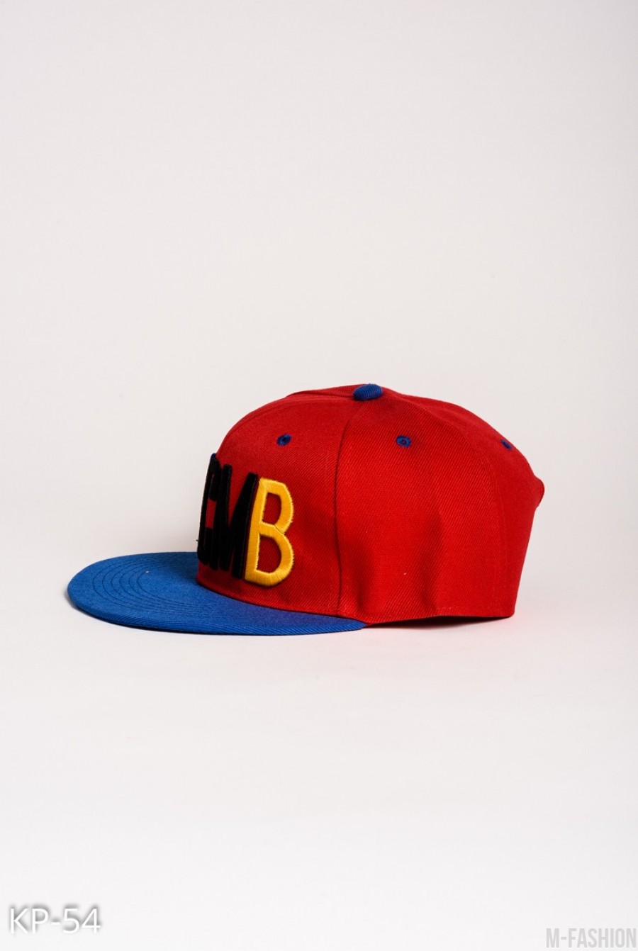 Красная кепка с сине-черно-желтой вышивкой YMCMB- Фото 3