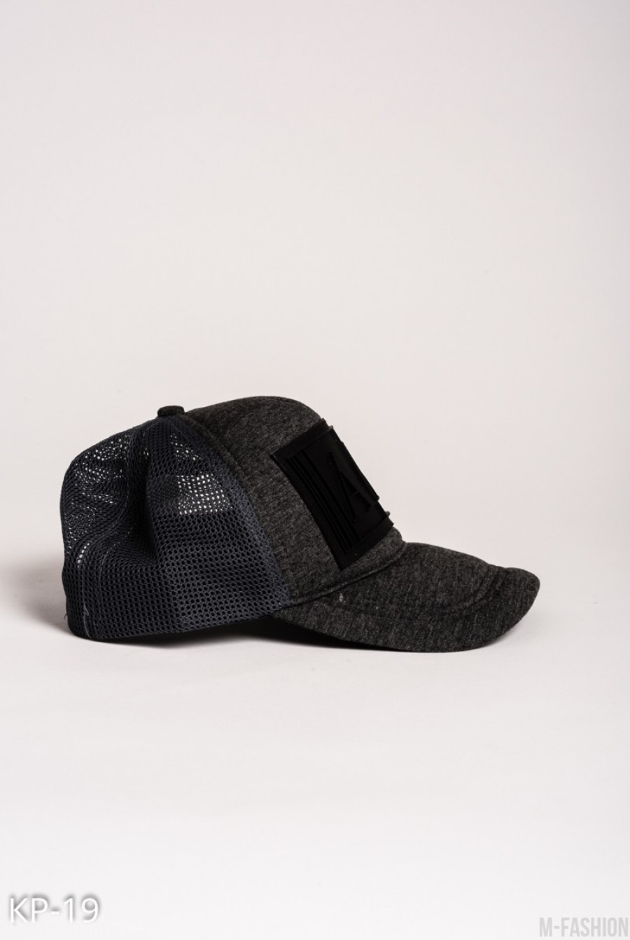 Темно-серая кепка с черной фактурной нашивкой и сеткой на затылке- Фото 2