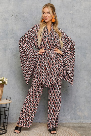 Принтованный орнаментом костюм с кимоно