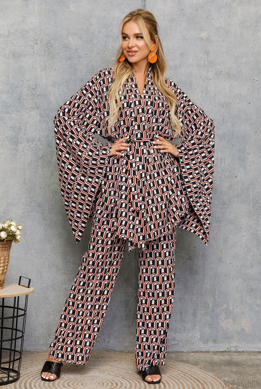 Принтованный орнаментом костюм с кимоно - Фото 1
