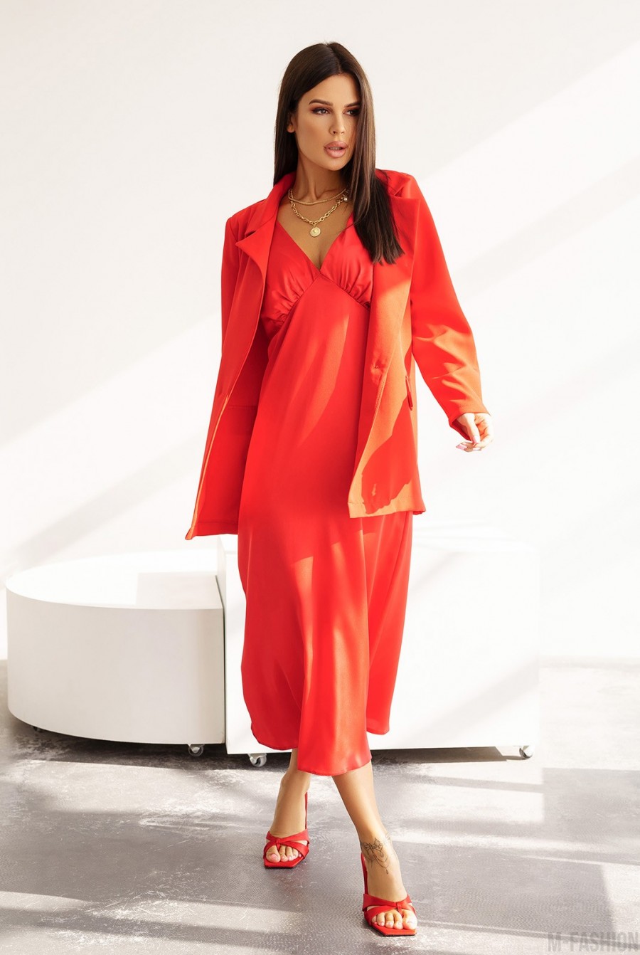 Красное платье-комбинация с жакетом - Фото 1