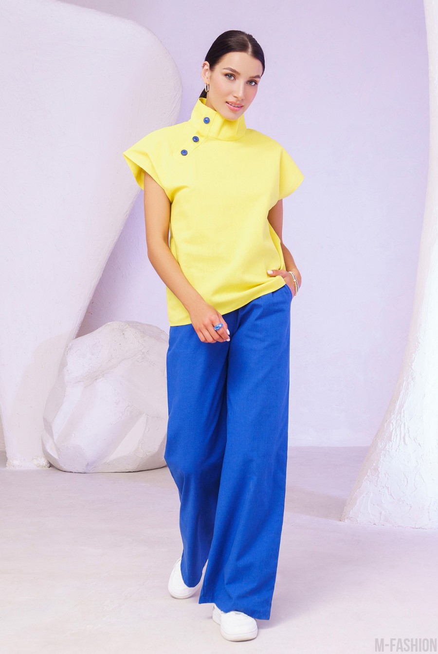 Желто-синий хлопковый брючный костюм с блузой - Фото 1