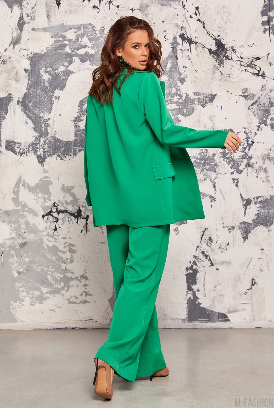 Зеленый брючный костюм с пиджаком- Фото 3