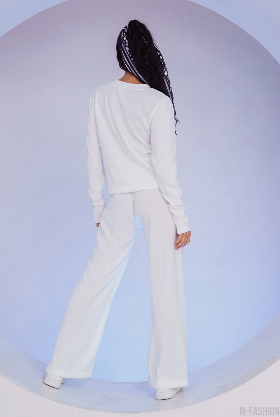 Белый ангоровый костюм с широкими брюками- Фото 3