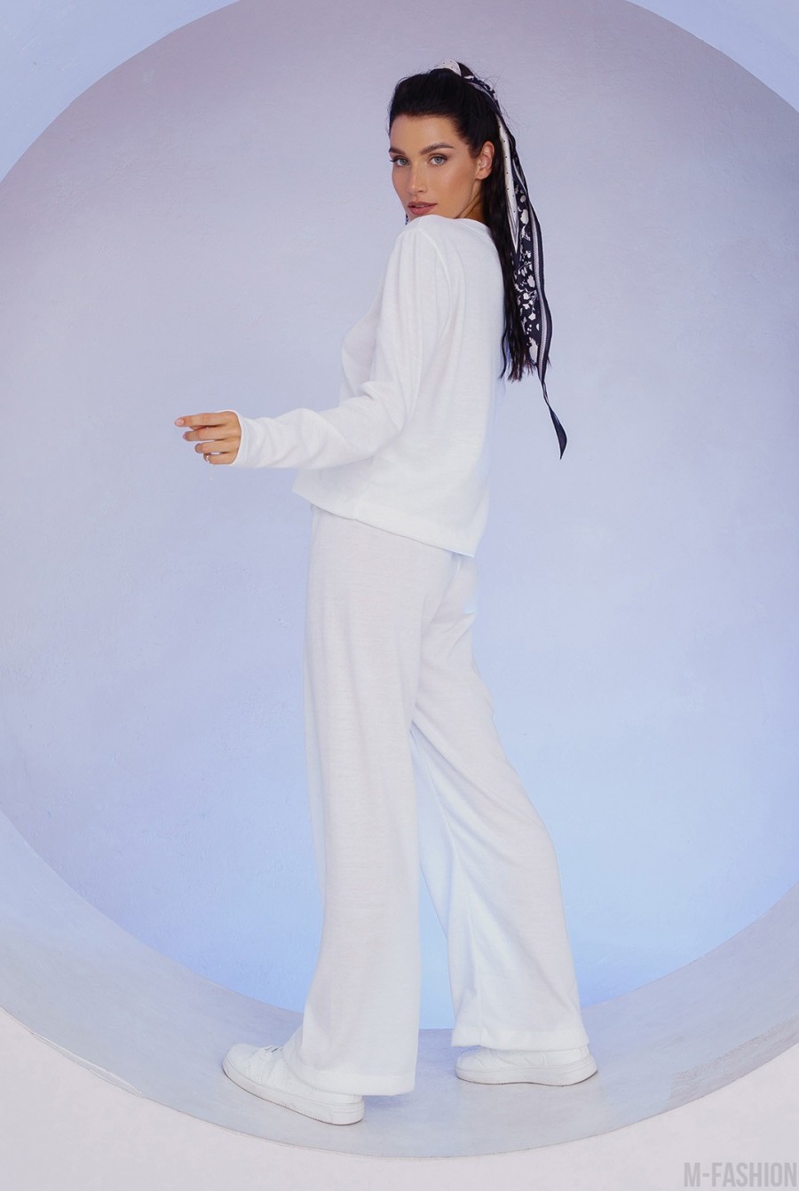 Белый ангоровый костюм с широкими брюками- Фото 2