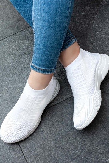 Белые текстильные кроссовки без шнурков