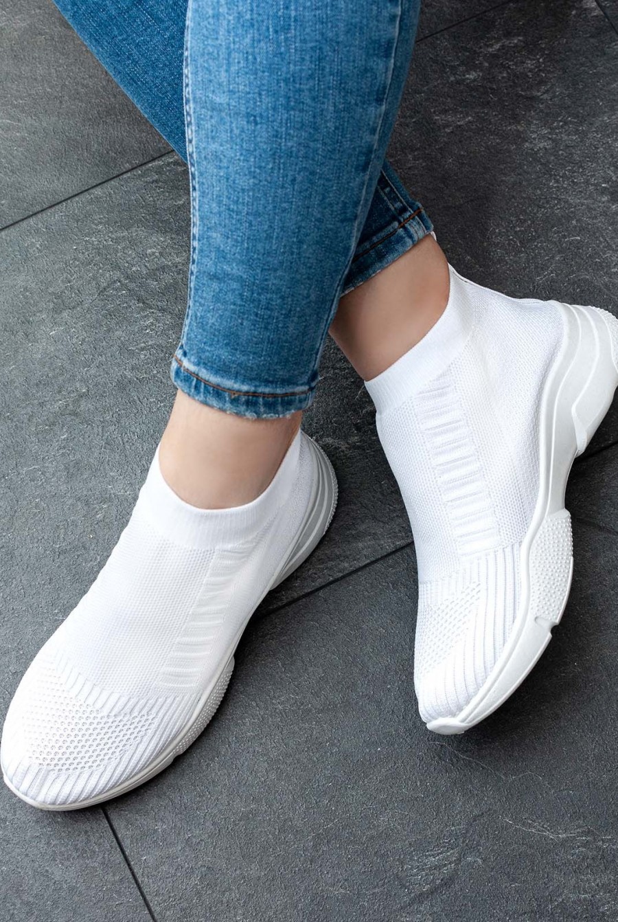 Белые текстильные кроссовки без шнурков - Фото 1