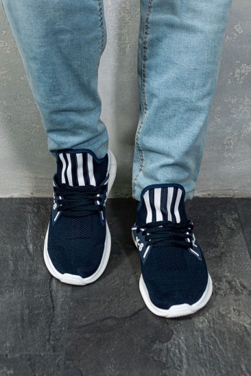 Темно-синие сетчатые кроссовки с вставками