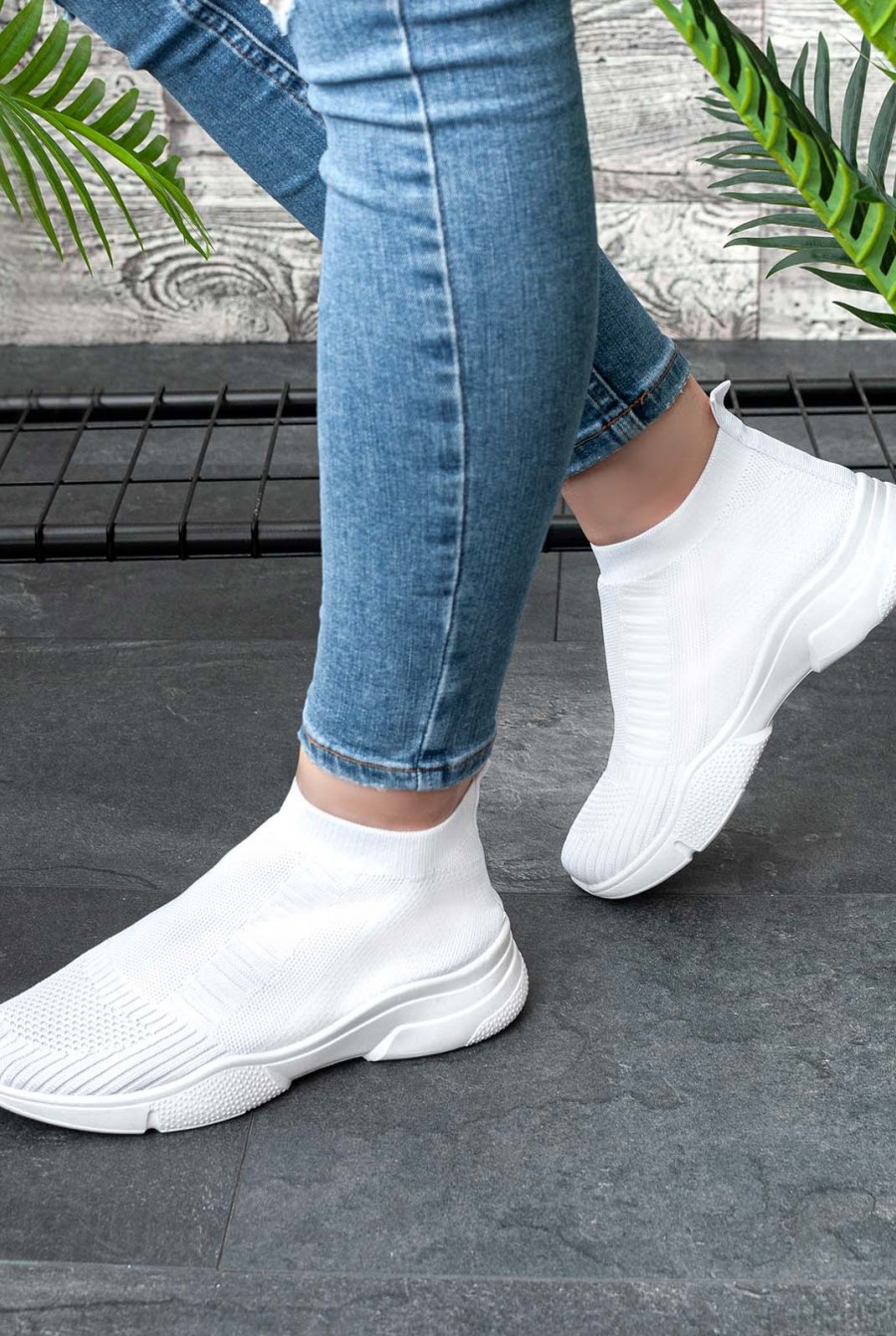 Белые текстильные кроссовки без шнурков- Фото 2