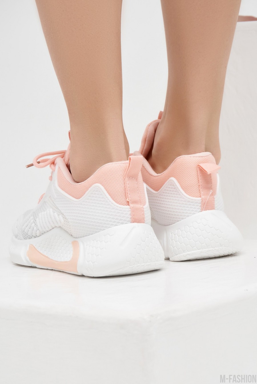 Бело-розовые сетчатые кроссовки с силиконовыми вставками- Фото 3