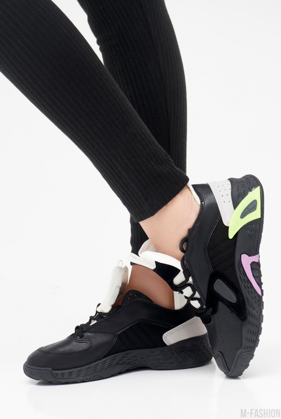 Черные кроссовки из эко-кожи с вставками на подошве- Фото 2
