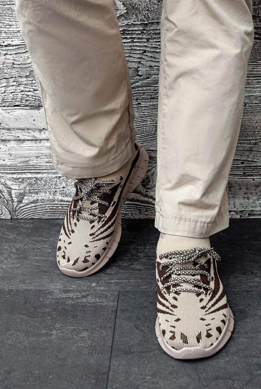 Бежевые текстильные кроссовки со шнурками - Фото 1