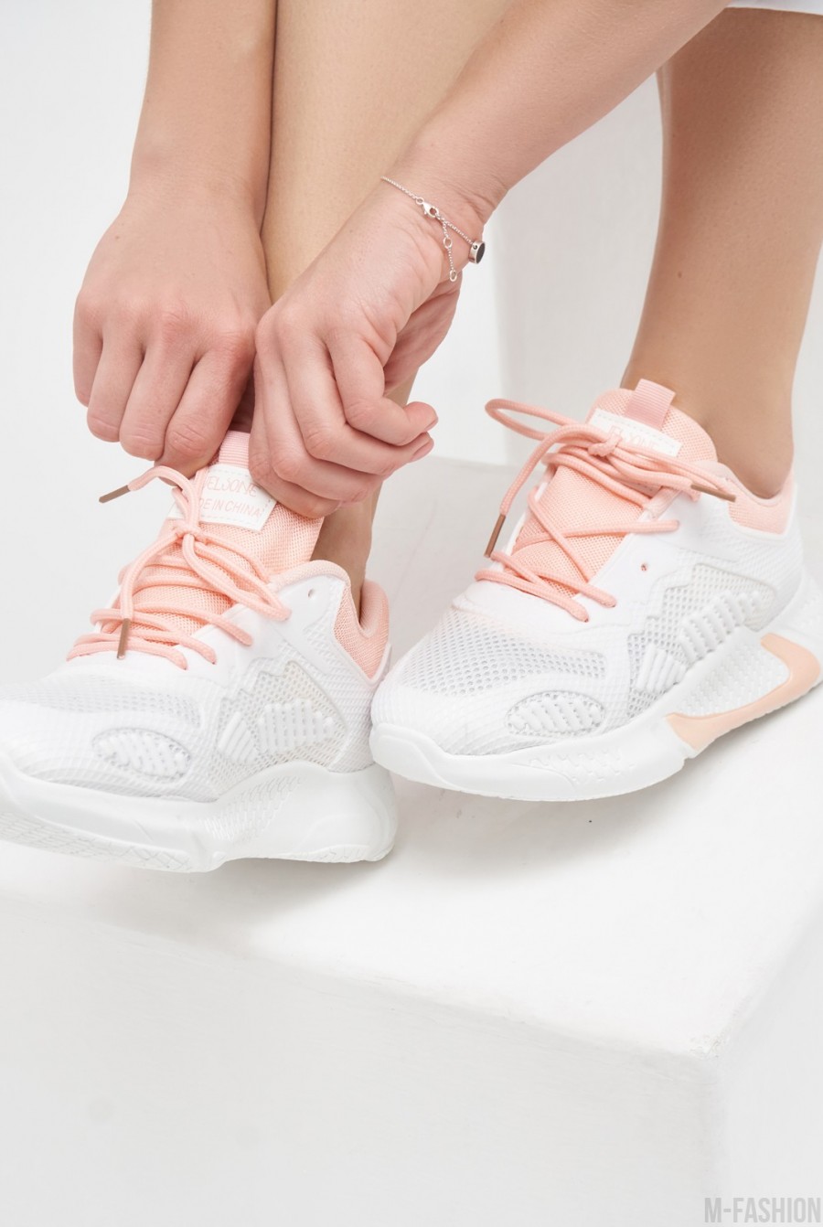 Бело-розовые сетчатые кроссовки с силиконовыми вставками - Фото 1