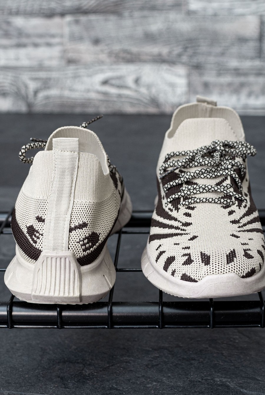 Бежевые текстильные кроссовки со шнурками- Фото 3