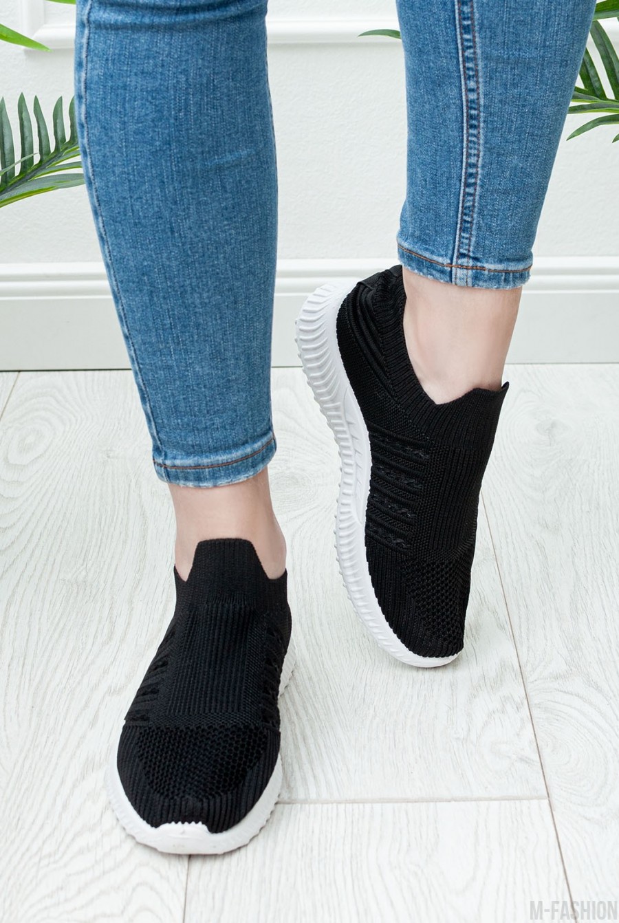 Черные цельнокроенные текстильные кроссовки - Фото 1