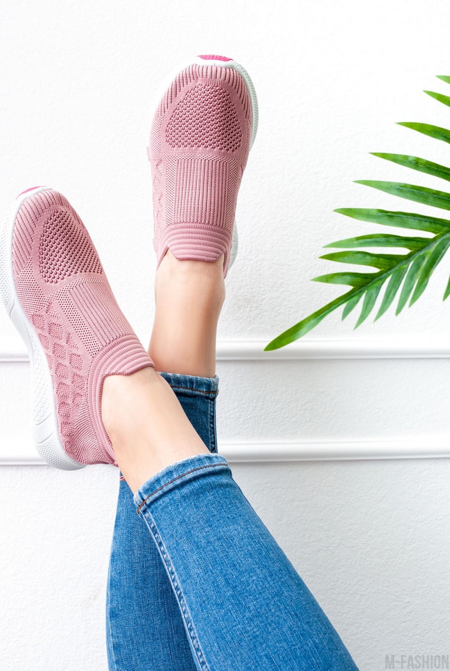 Розовые цельные текстильные кроссовки - Фото 1