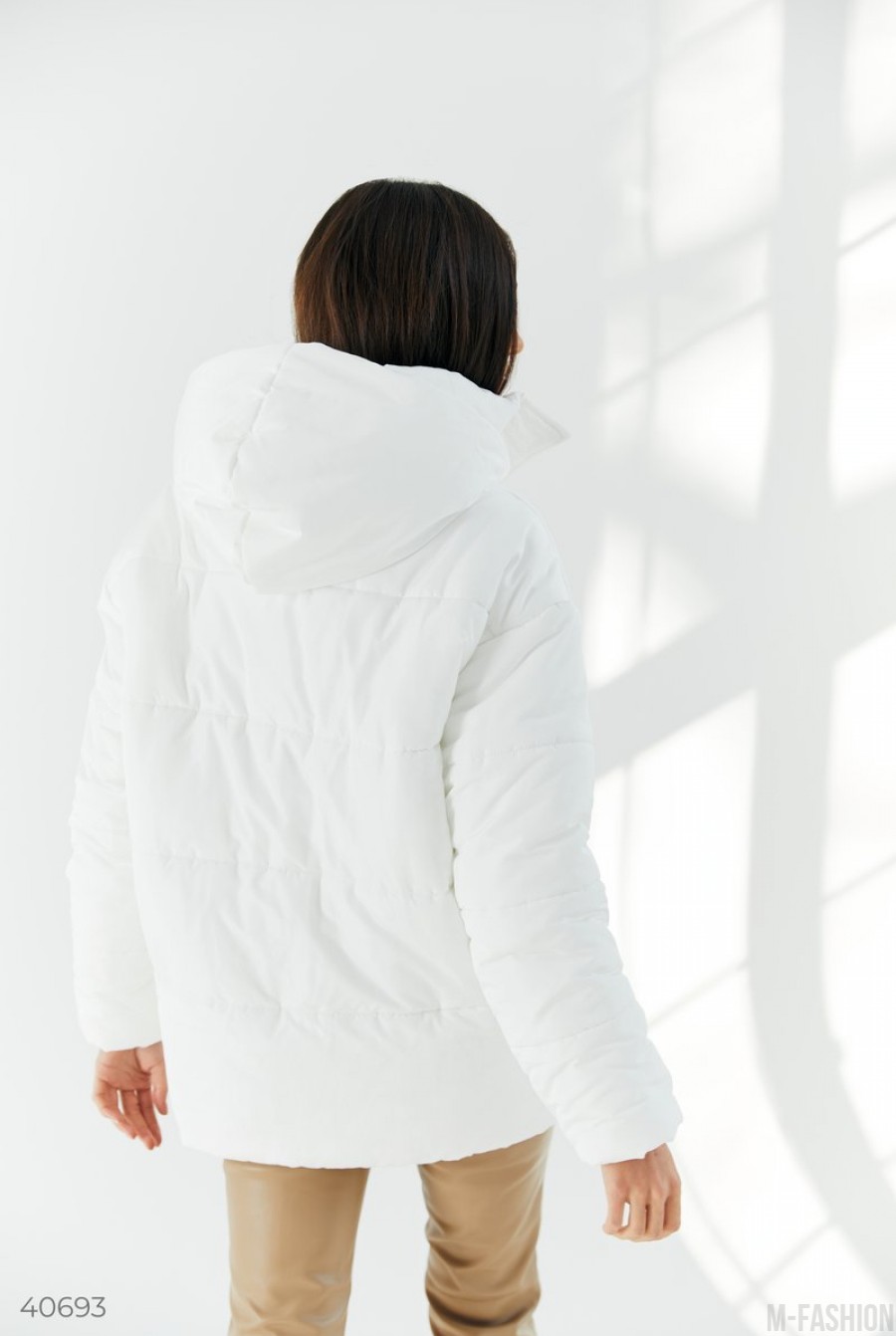 Белая куртка с поясом- Фото 10