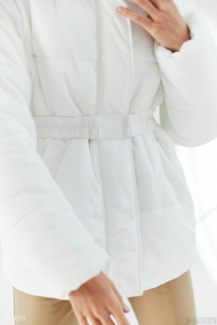 Белая куртка с поясом- Фото 4