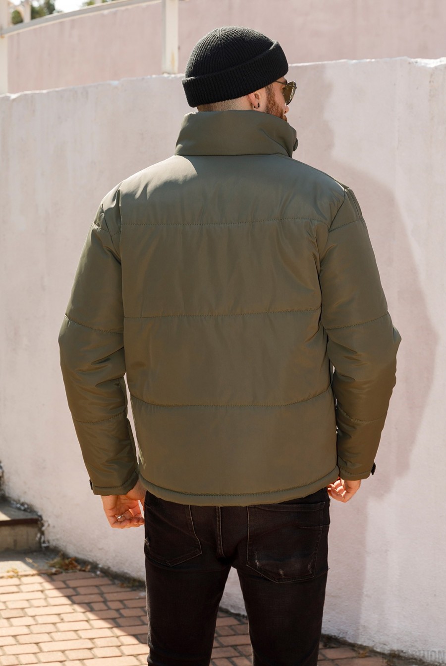 Короткая куртка цвета хаки на молнии- Фото 2