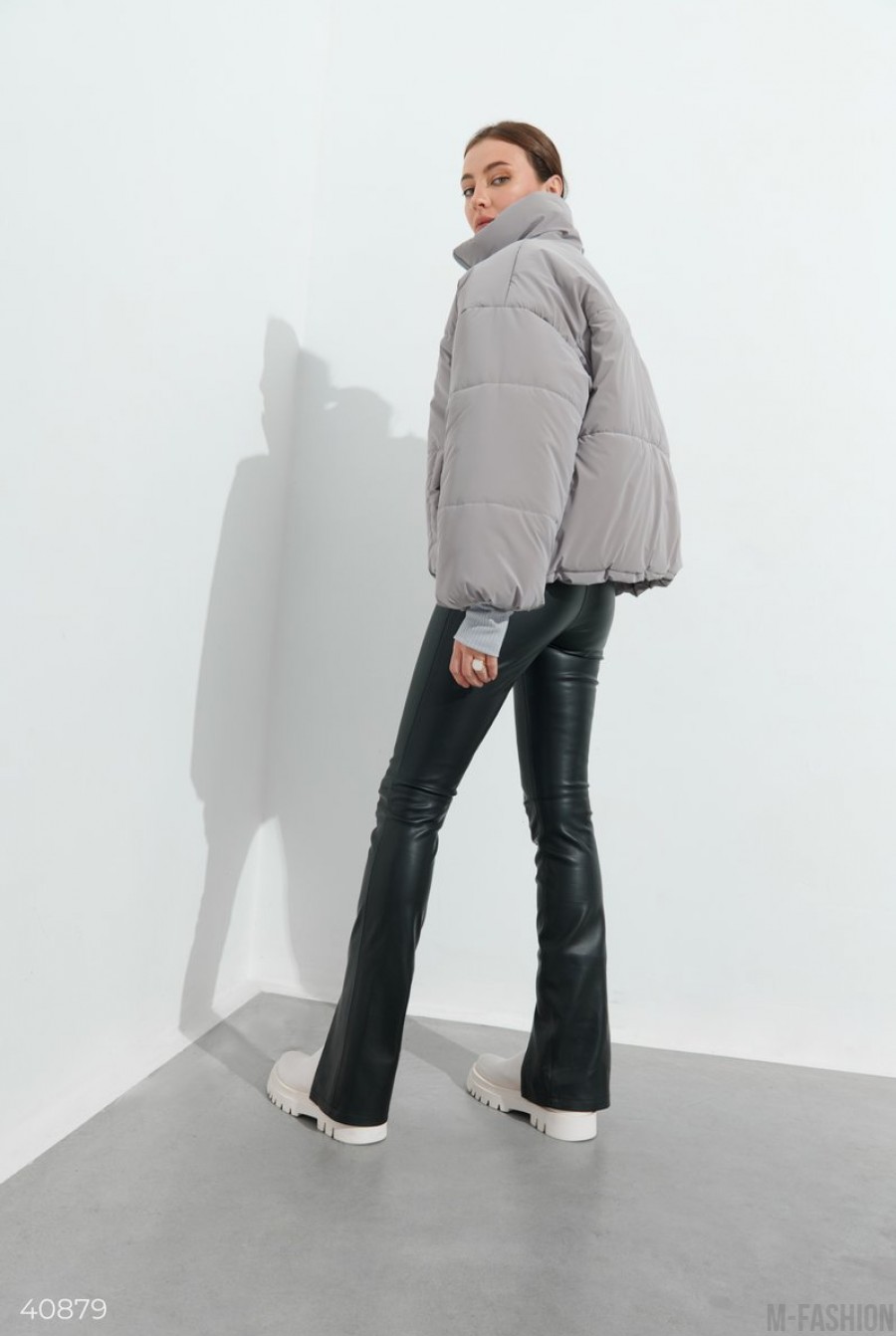Стеганая куртка oversize серого цвета- Фото 5