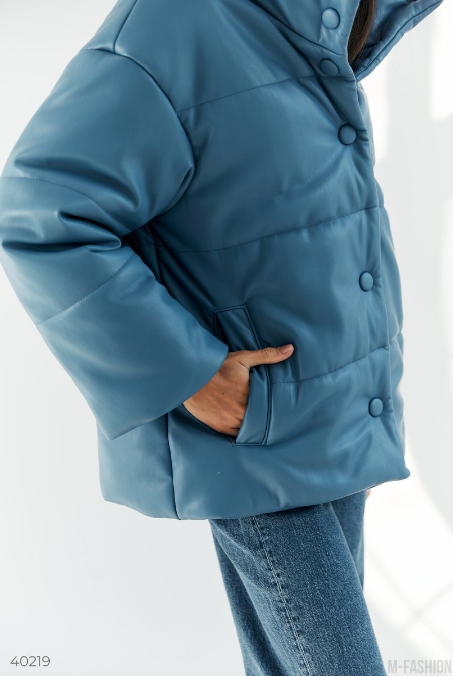 Утепленная oversize-куртка из кожи- Фото 4