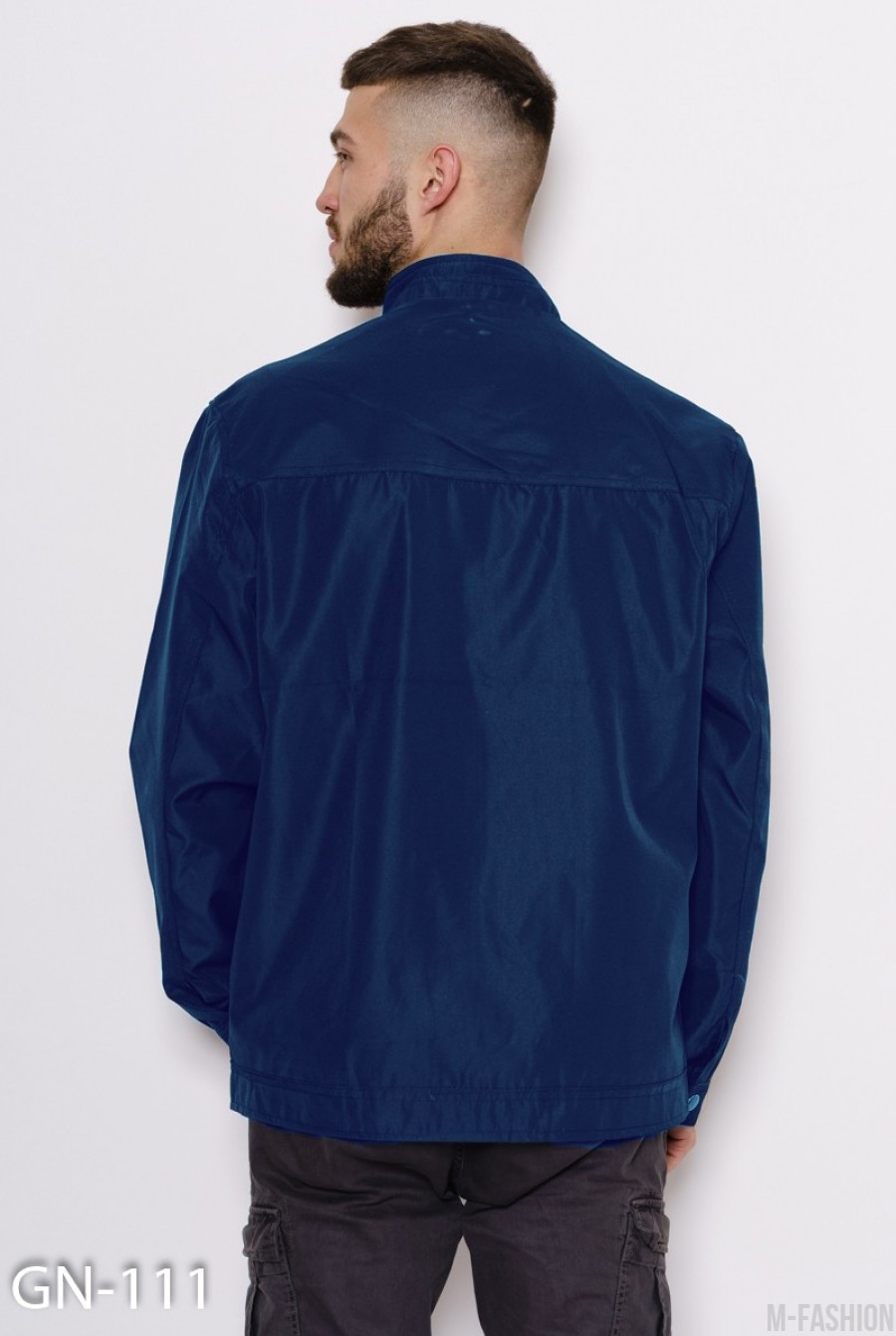 Синяя тонкая куртка на молнии с велюровым декором- Фото 5