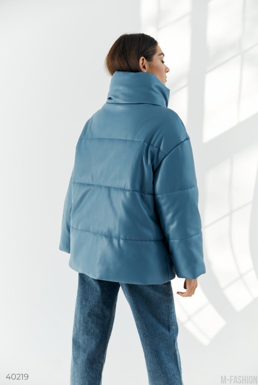 Утепленная oversize-куртка из кожи- Фото 7