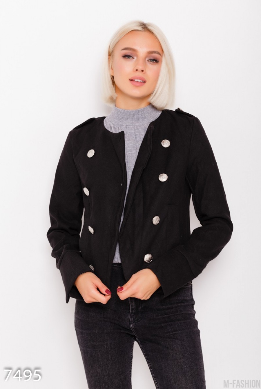 Черная укороченная куртка-жакет с серебристыми декоративными пуговицами - Фото 1