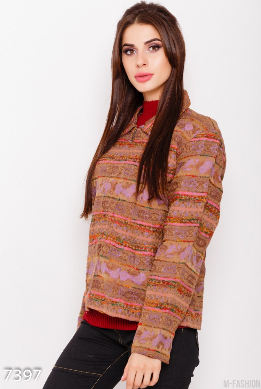 Цветная укороченная куртка-жакет на молнии с полосатой объемной вышивкой- Фото 2