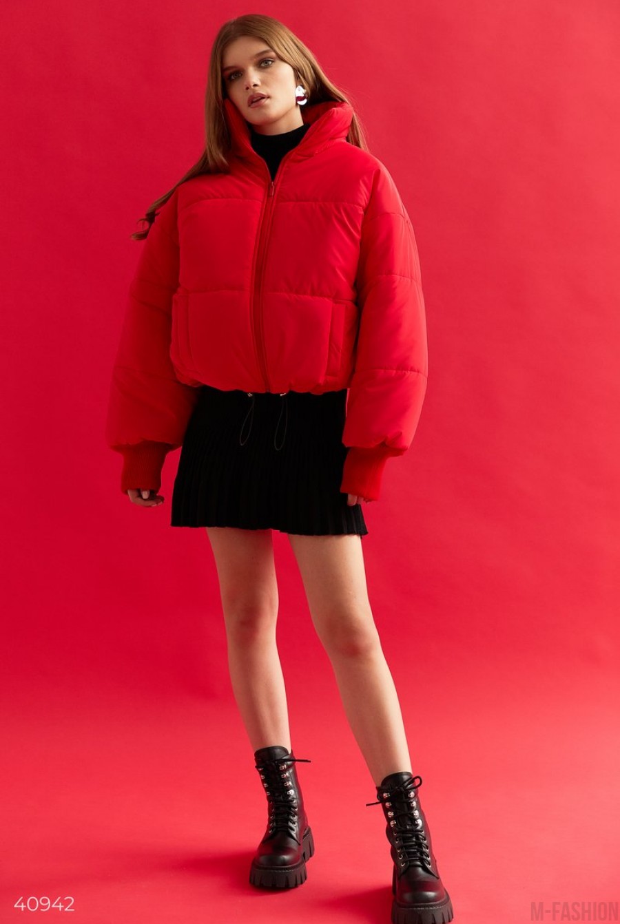 Стеганая куртка oversize красного цвета - Фото 1