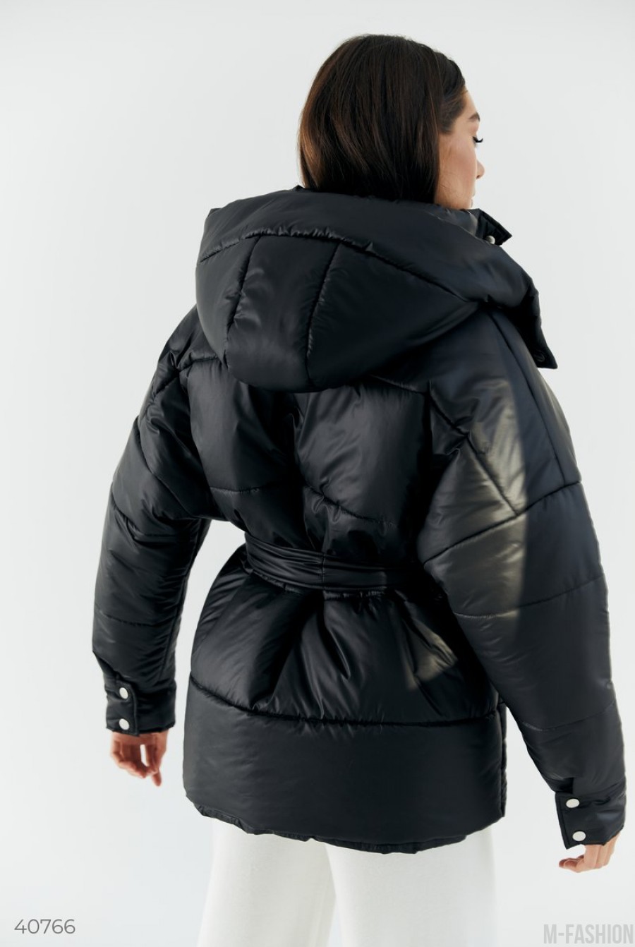 Теплая куртка классического черного цвета- Фото 6