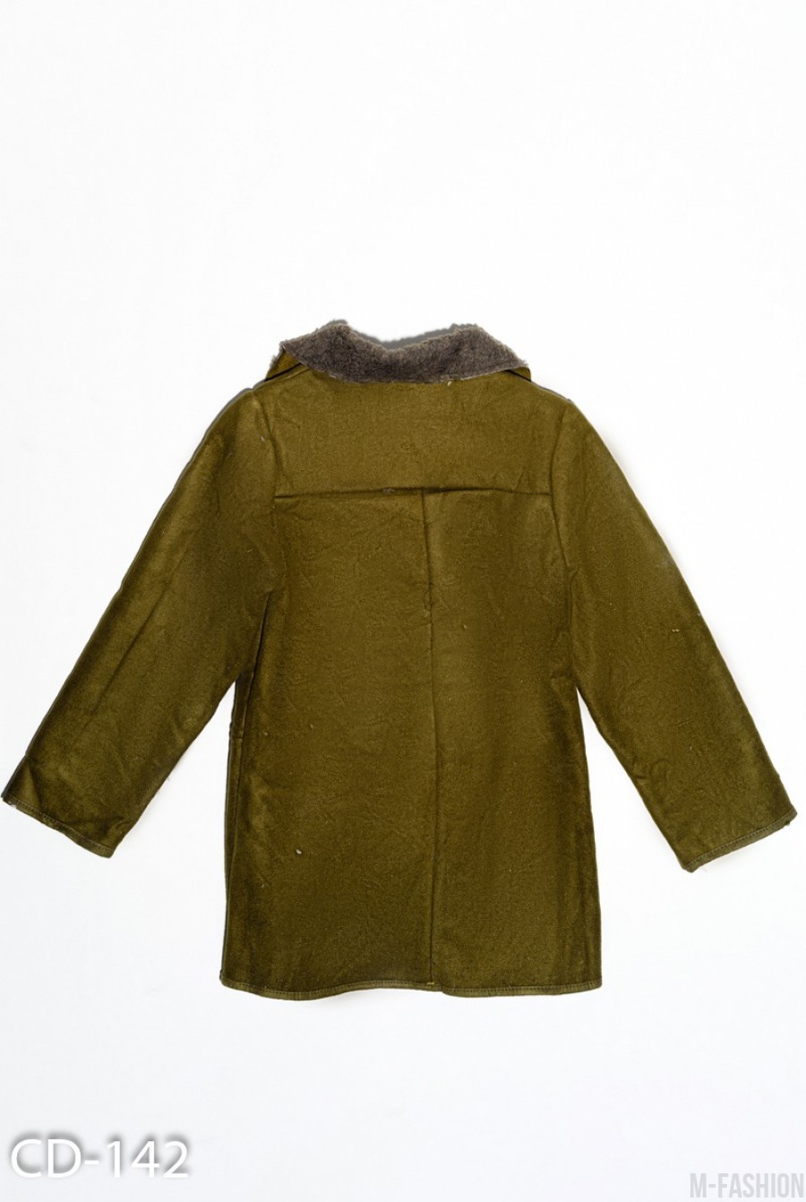 Демисезонная куртка цвета хаки на пуговицах из эко-замши на меху- Фото 2