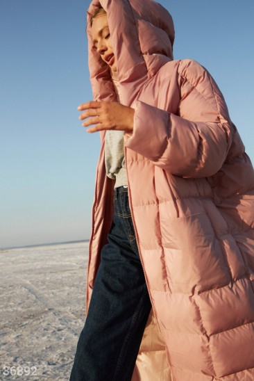 Розовая стеганая куртка-пальто