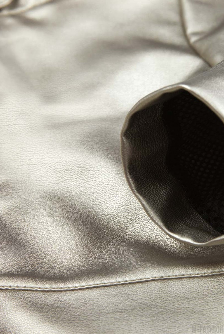 Серебристая куртка из эко-кожи на молнии- Фото 6