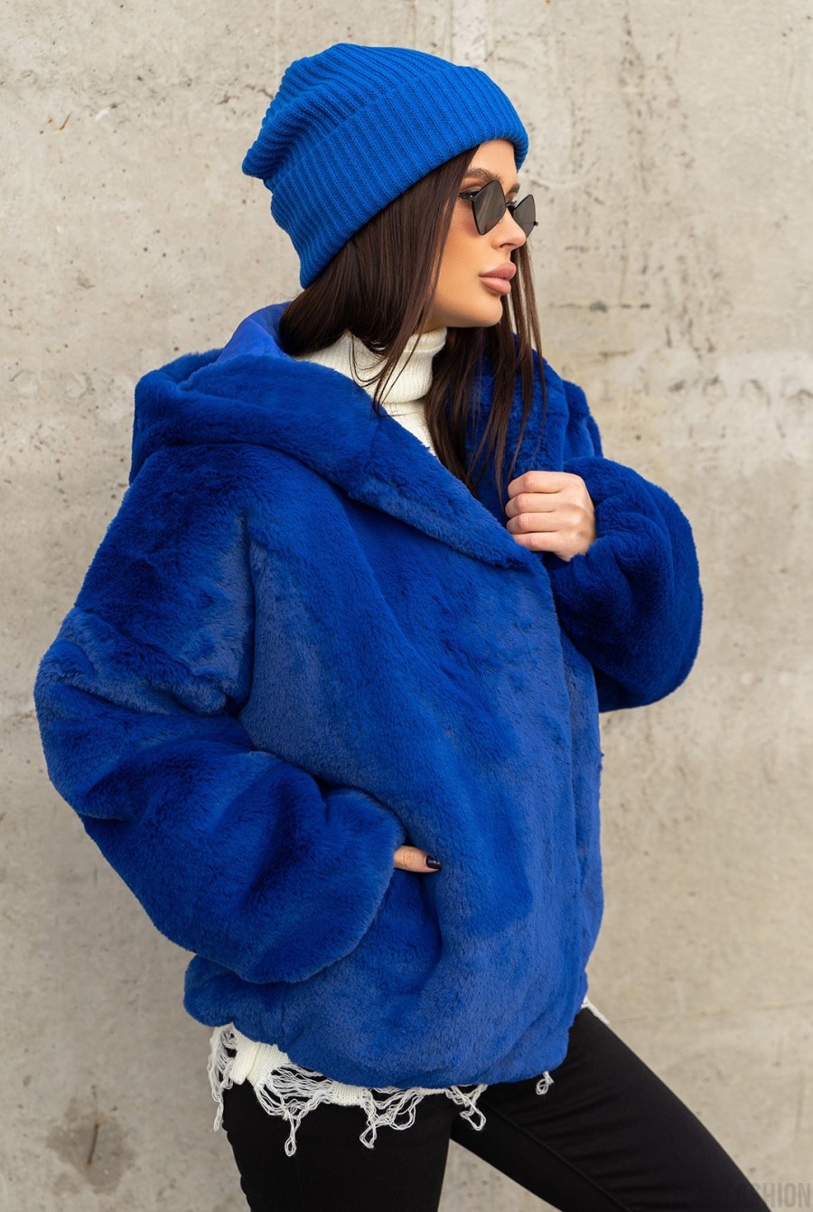 Синяя куртка из искусственного меха с капюшоном- Фото 2