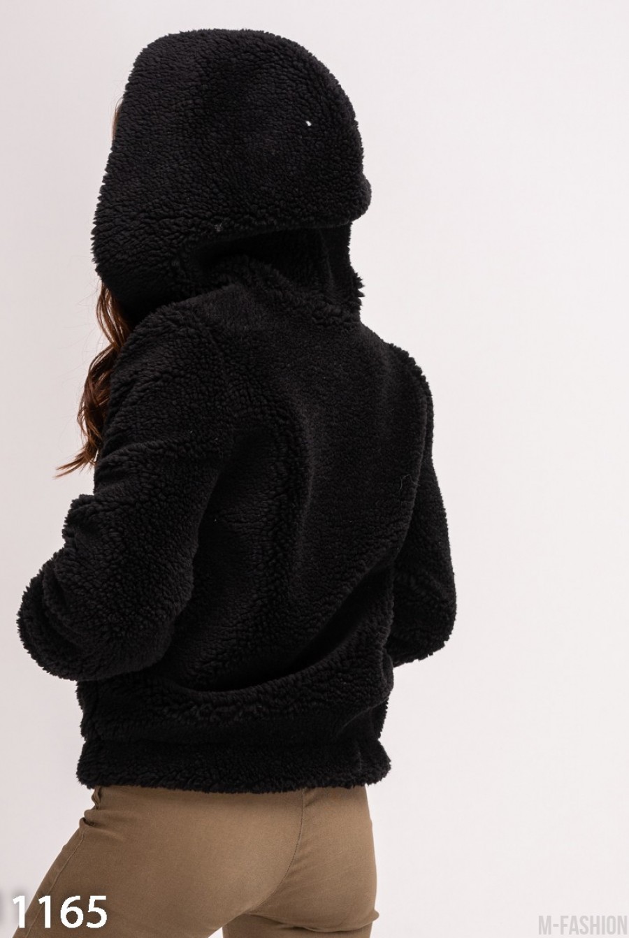 Черная меховая короткая куртка с капюшоном- Фото 5