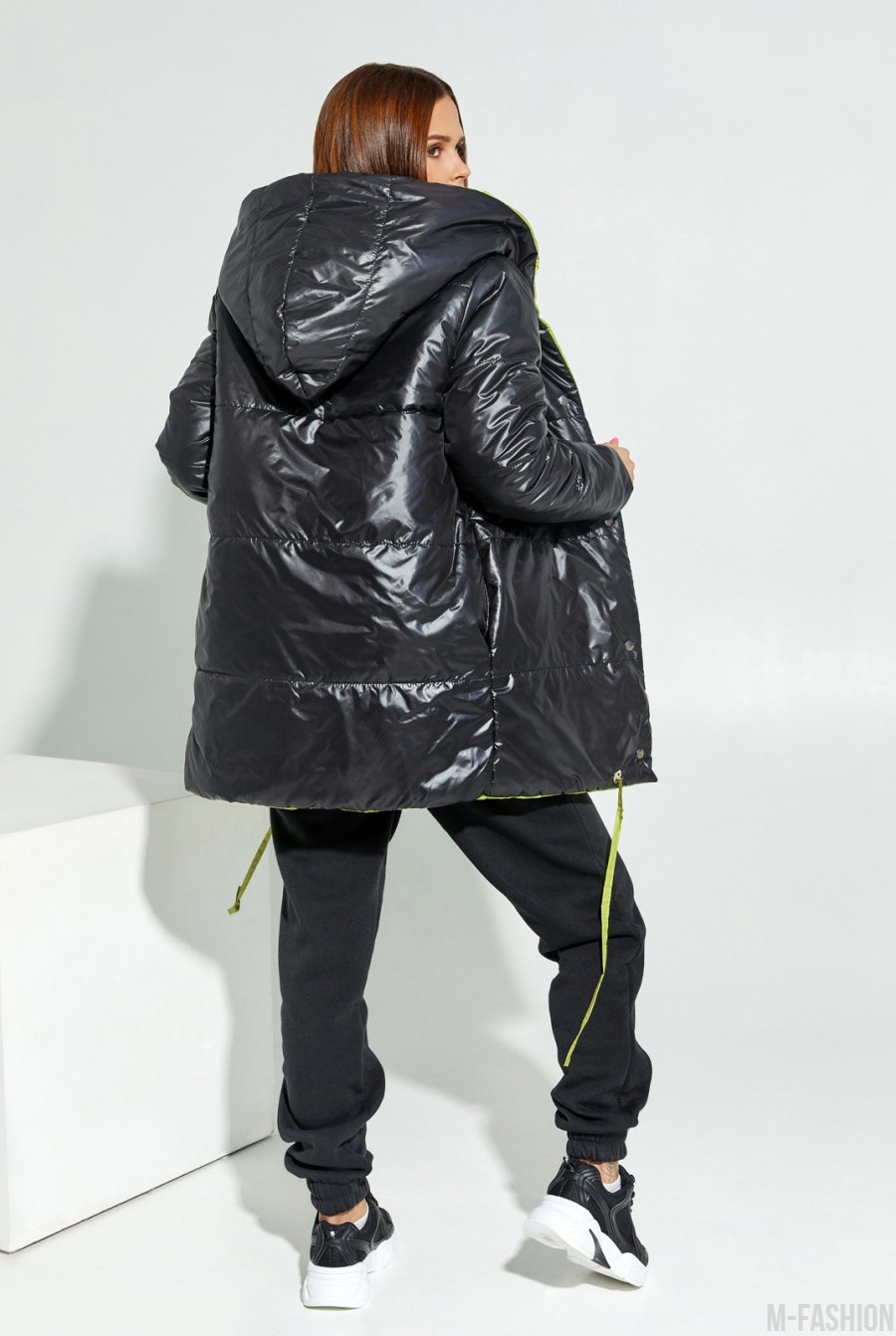 Черно-салатовая двусторонняя куртка с капюшоном- Фото 3